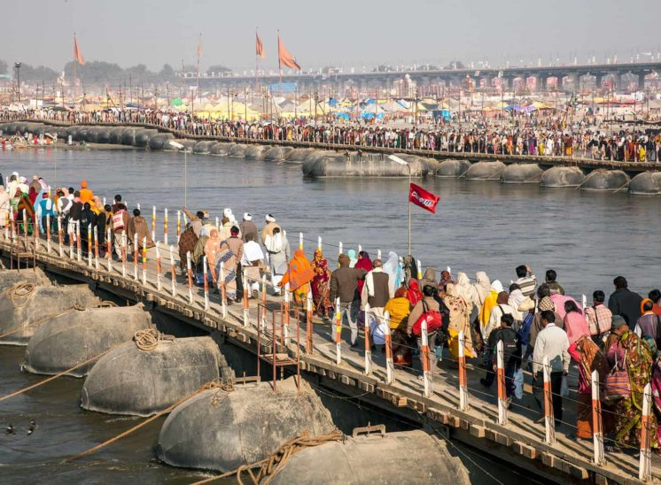 Khumb Mela, pontes flutuantes sobre o rio Yamuna