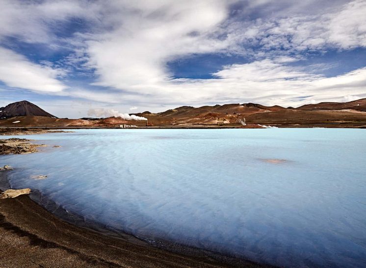 Islândia, lago azul junto à central elétrica geotérmica de Bjarnarflag