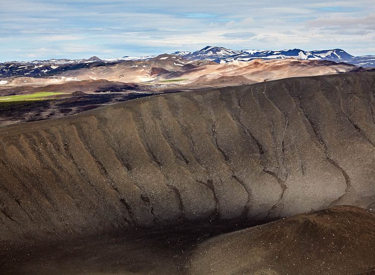 Islândia, cratera da montanha vulcânica Hverfell