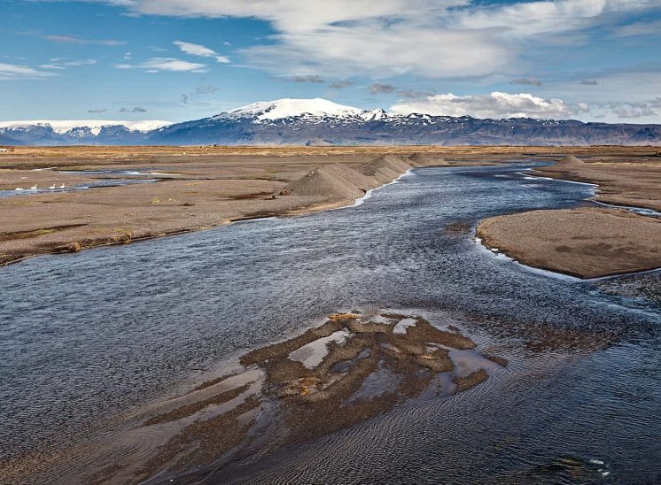 Islândia, rios formados do degelo no vulcão Eyjafjallajökull