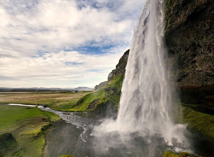 Islândia, cascata Seljalandsfoss