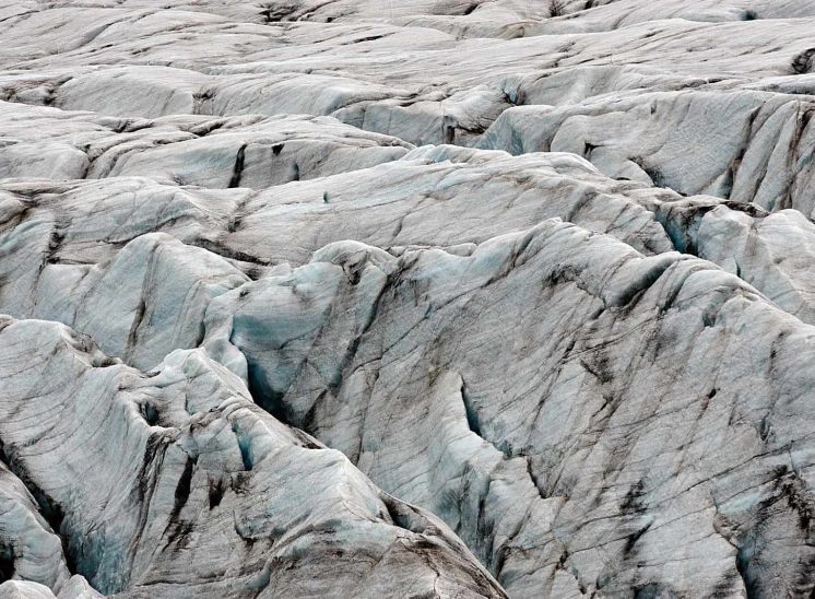Islândia, nuances cromáticas no glaciar no Parque Vatnajökull